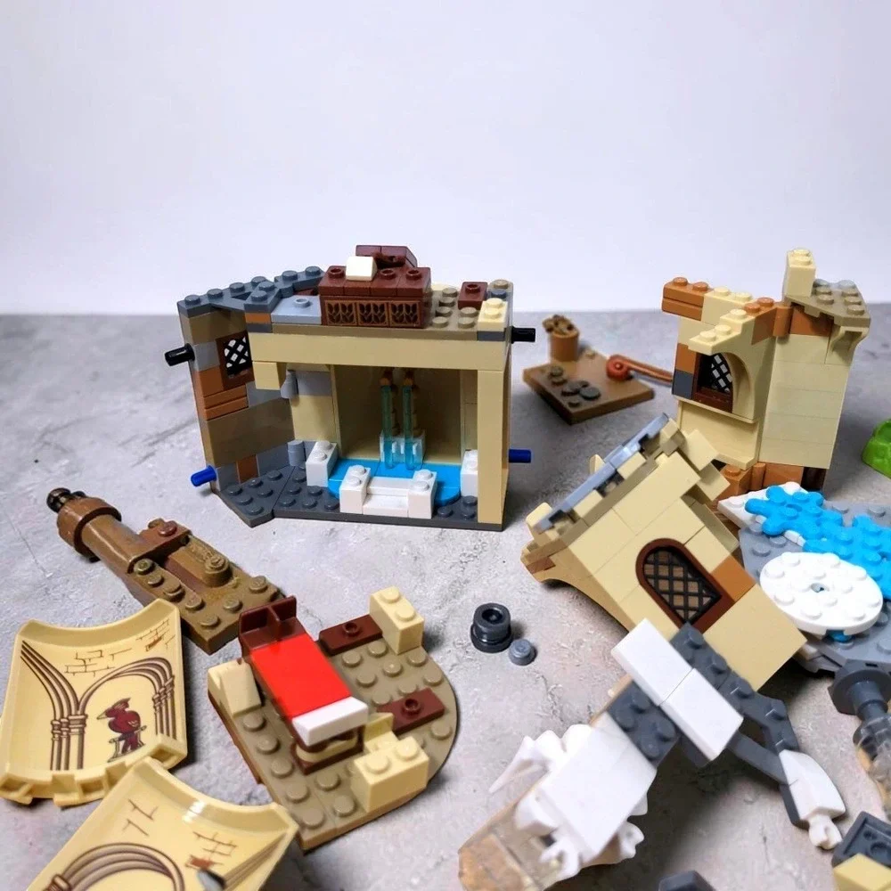 LEGO Harry Potter 75956 Quidditch Match Retired Set AS-IS Incomplete Tower Parts - Picture 7 of 9